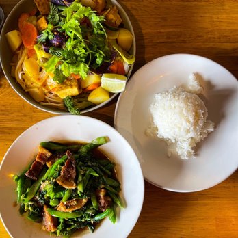Birdseye Kitchen - Crispy Pork Belly, Curry Noodles - Vietnamese Near Me - Encinitas, California Birdseye Kitchen - Crispy Pork Belly, Curry Noodles - Vietnamese Near Me - Encinitas, California