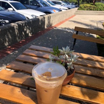 Liquid Bean Cafe - iced vanilla latte with oatmilk - Juice Bars & Smoothies Near Me - Del Mar, California