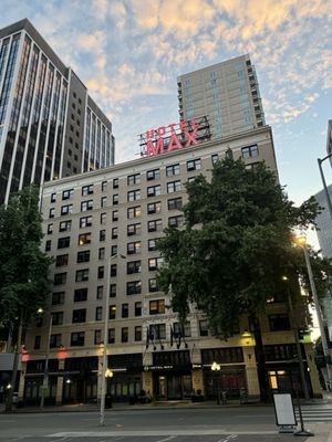 Hotel Max by null