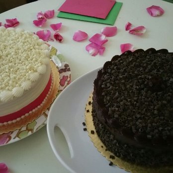 H-E-B - French Butter cream white cake and chocolate fudge cake - Grocery Near Me - Houston, Texas H-E-B - French Butter cream white cake and chocolate fudge cake - Grocery Near Me - Houston, Texas