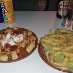 Ración de Bravas y Calamares