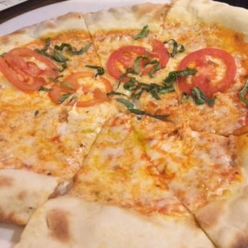 Firestone Walker Brewing- Buellton - 1/2 CHEESE and 1/2 MARGARITA pizza - Brewpubs Near Me - Buellton, California