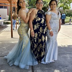 Vestidos compadros en Martha boutique, llegaron a tiempo nos tomaron medida y alteraciones para los largo de mi vestido