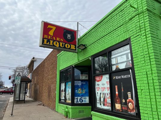 7 Bears Liquors