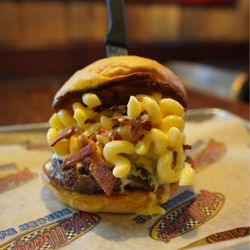 Wallbangers Burger Bar - Mac Chessy Buger