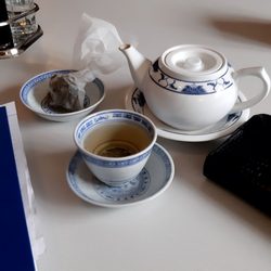 China Restaurant Peking - Jasmintee, verkürzt das Warten auf das Mitnahmessen für Tante und für mich.