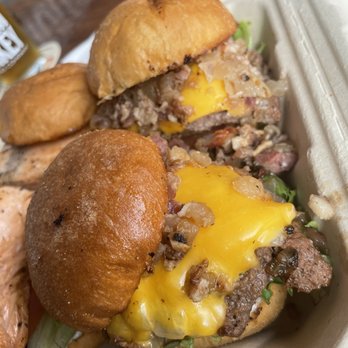 Finch & Bull - OG cheese with the works - Food Trucks Near Me - Aberdeen, Washington Finch & Bull - OG cheese with the works - Food Trucks Near Me - Aberdeen, Washington