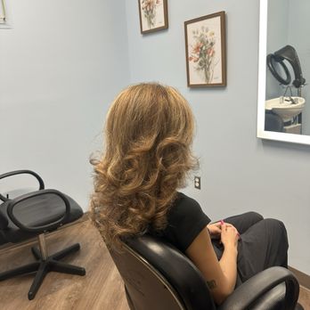 Steven - Curly blow out - Hair Stylists Near Me - Irvine, California Steven - Curly blow out - Hair Stylists Near Me - Irvine, California