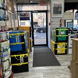 South Street Business Center - Had a label printed and shipped a package.