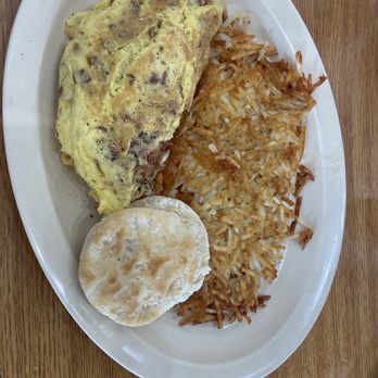 Jenisa’s Diner - Bacon & feta omelette with hash browns and biscuit - Breakfast & Brunch Near Me - Ormond Beach, Florida
