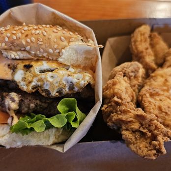 Acme Burger - Burgers Near Me - Cotati, California Acme Burger - Burgers Near Me - Cotati, California