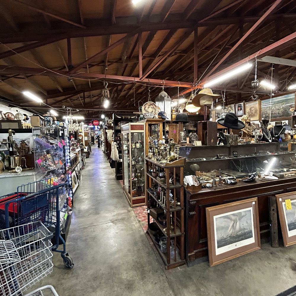 Rocky Hill Antique Collective - Antiques Near Me - Exeter, California
