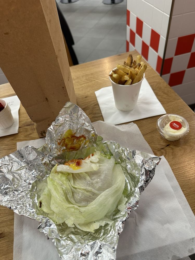 FIVE GUYS Updated July 2024 Cheshire Oaks Way, Ellesmere Port