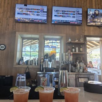 Sun Outdoors Paso Robles - Bar Area - RV Parks Near Me - Paso Robles, California