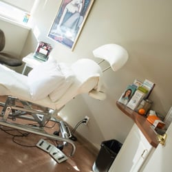 Hedyeh Javidnia Facial Cosmetic Surgery - Comfortable operating chair