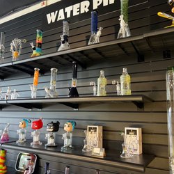Fast Eddie's Vape Shop & Lounge - Water pipes