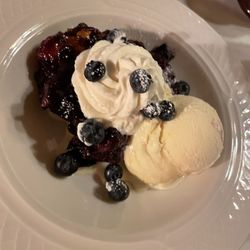 Landmark Restaurant at Old Rittenhouse Inn - Exceptional berry cobbler à la mode