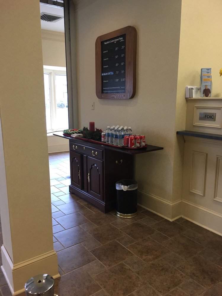 REPUBLIC BANK & TRUST COMPANY 3726 Lexington Rd, Louisville, Kentucky