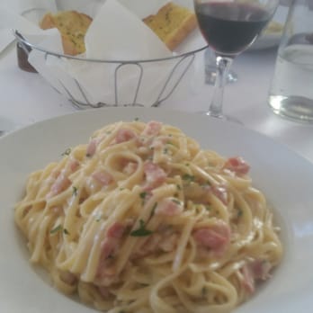 La Giara - Linguine carbonara, yummy garlic bread ... what a delicious way to spend Wednesday lunch! - Italian Near Me - Leichhardt, NSW
