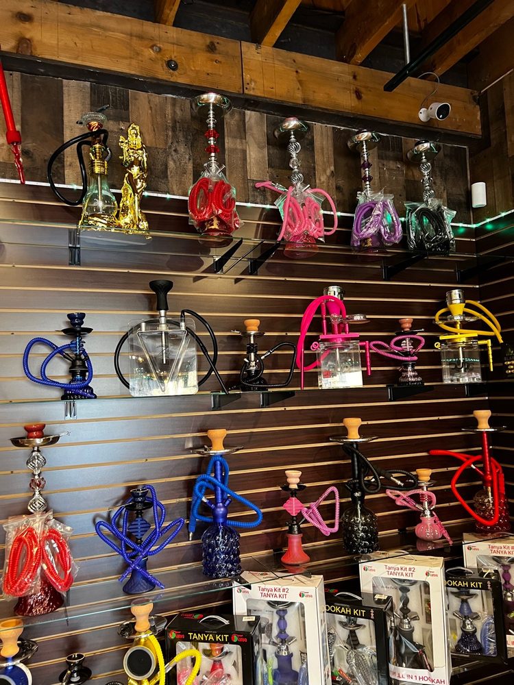 SMOKER’S PARADISE Updated September 2024 10 Photos 187 N Main St