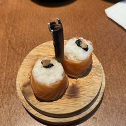 Unique Sushi Lab - Cinnamon smoked salmon roll with truffle