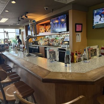 Mea Inu Beach Bar & Grill - Photo 6: Bar - American Near Me - Lihue, Hawaii