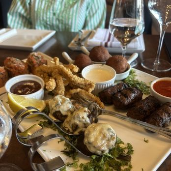 Elite Steak & Seafood - Appetizer platter - Seafood Near Me - Kingsville, Ontario Elite Steak & Seafood - Appetizer platter - Seafood Near Me - Kingsville, Ontario