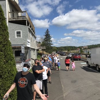 Red's Eats - 2nd part of line. - Seafood Near Me - Wiscasset, Maine