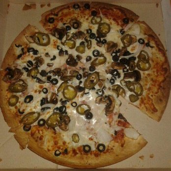 Little Caesars Pizza - It's not even the same size and the slices don't even match!  it's 2 pizza !! - Pizza Near Me - Hemet, California