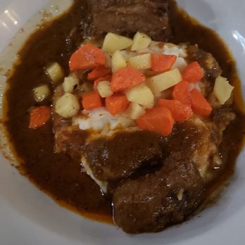 Savvor Restaurant & Lounge - Braised Short Rib with Mash Pototoes - Lounges Near Me - Boston, Massachusetts Savvor Restaurant & Lounge - Braised Short Rib with Mash Pototoes - Lounges Near Me - Boston, Massachusetts