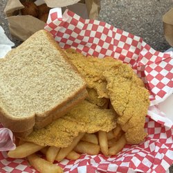 Young Las Palmas - Fried fish regular with fries