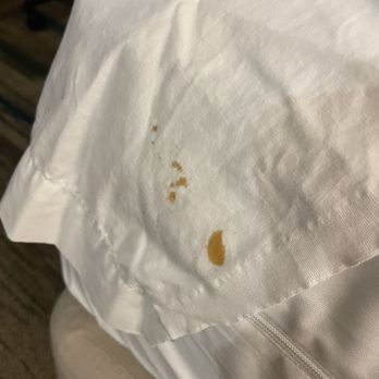 Courtyard by Marriott Santa Barbara Goleta - Stain on bedsheet - Hotels Near Me - Goleta, California Courtyard by Marriott Santa Barbara Goleta - Stain on bedsheet - Hotels Near Me - Goleta, California