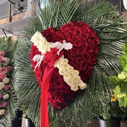 Floral Fantasy of Bay Ridge Ltd - Red and white heart made with roses