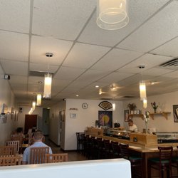 Teru Sushi - Clean, quiet seating area!