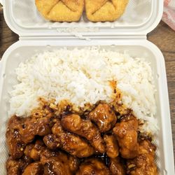 China House - C3. Hot Braised (Boneless Chicken)/(C3)左鸡