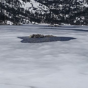 Lake Sabrina - 1/2 frozen lake. Surrounded by beautiful snow topped mountains. - Parks Near Me - Bishop, California