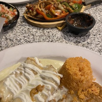 Vida mexicana - Chicken Fajitas & Chimichangagas - Mexican Near Me - Hingham, Massachusetts