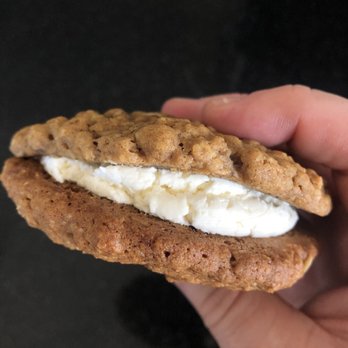 Bob's Pizza - Oatmeal cream pie - Pizza Near Me - Chicago, Illinois