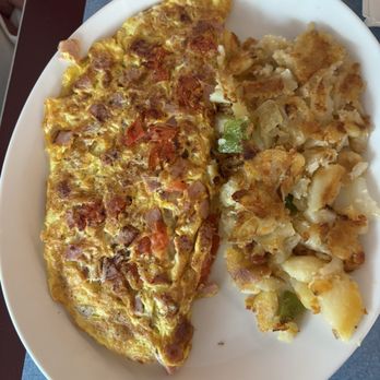 Broadway Diner - Custom omelet with Swiss cheese, tomatoes and ham and fried potatoes - Diners Near Me - Baltimore, Maryland
