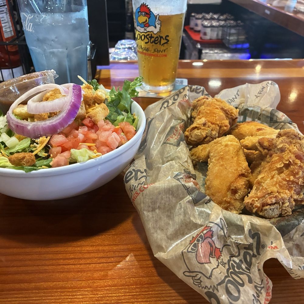 Side salad and chicken wings Side salad and chicken wings
