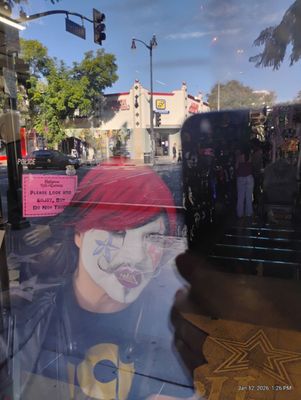 Hollywood Toys & Costumes by null