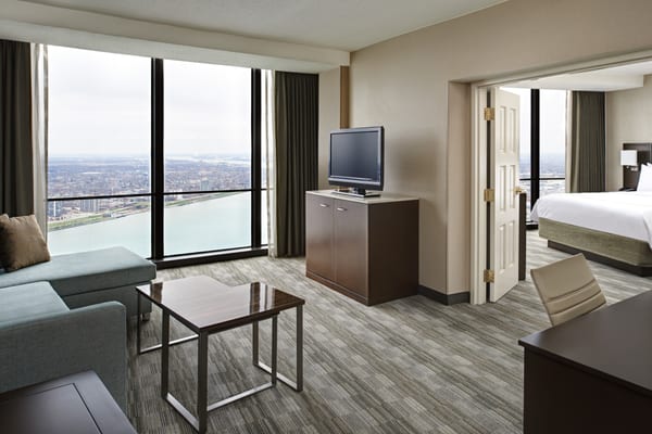 Detroit Marriott at the Renaissance Center by null