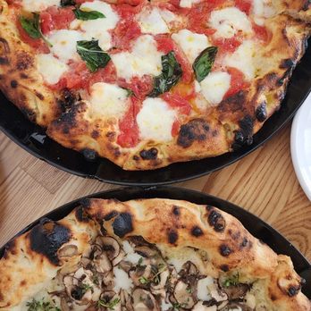 Sei Pizza Bar - Margherita special and funghi - Pizza Near Me - Los Angeles, California