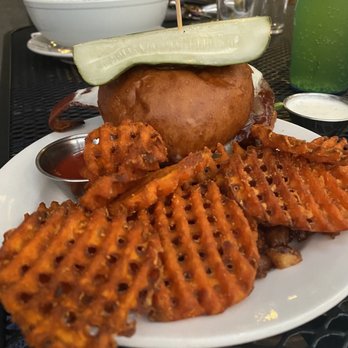 Hearth Restaurant and Pub - Burger.. yum - American Near Me - Windsor, Colorado