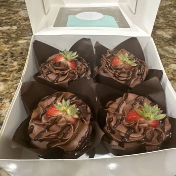 The Onli Cannoli - Chocolate dipped strawberry cupcakes - Desserts Near Me - Peoria, Arizona The Onli Cannoli - Chocolate dipped strawberry cupcakes - Desserts Near Me - Peoria, Arizona
