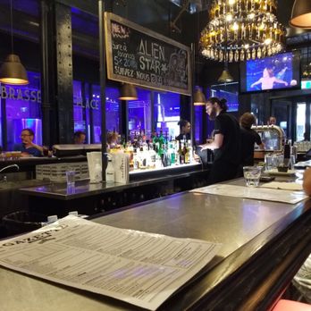 3 Brasseurs - Bar takes up the center of the room. - Pubs Near Me - Montreal, Quebec 3 Brasseurs - Bar takes up the center of the room. - Pubs Near Me - Montreal, Quebec