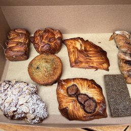 Matinee cannelle, blueberry muffin, buckwheat financier, Chaussan Fambois