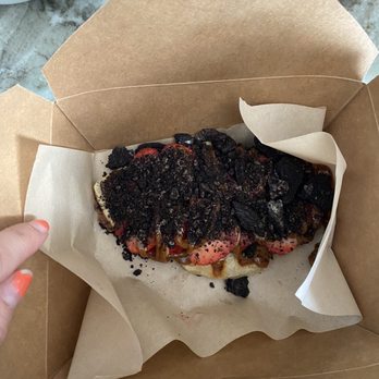 Papelon Market - Oreo de leche croffle - Desserts Near Me - St. Clair Shores, Michigan