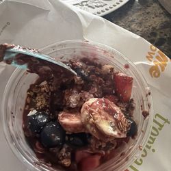 Tropical Smoothie Cafe - Asked for an ACAI BOWL WITH NUTELLA®  and had 2 drops of Nutella like wtf  I'm pissed