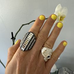 COBE is the best. I have short nails but they always look good thanks to the team here :)